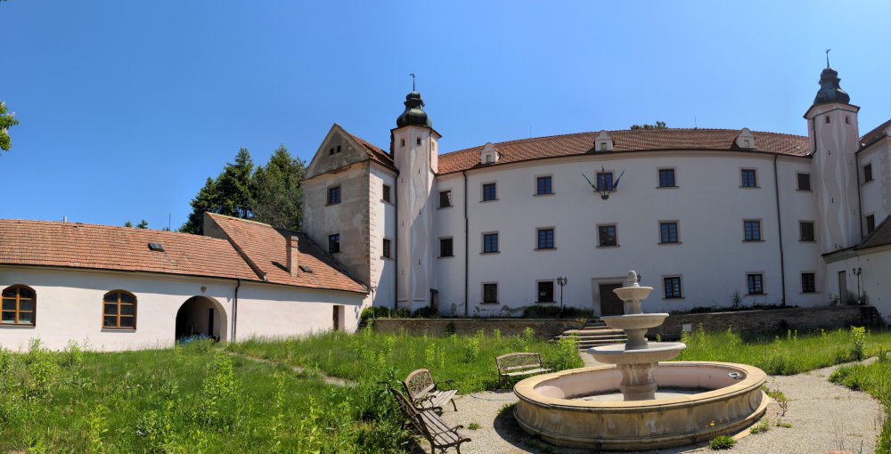 Původně byl vystavěn v 16. století v renesančním stylu.