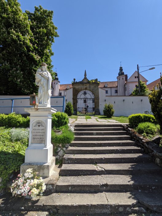 Posledním majitelem zámku byl italský podnikatel Alessandro Alagia. 