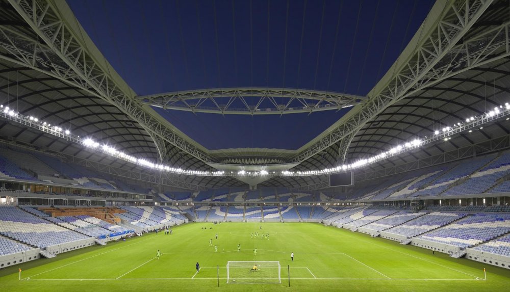 „Ten nejdůležitější stadion bych chtěl postavit doma,“ říká architekt Jan Klaška, jenž se z Česka dostal až ke světovým projektům v Americe. V otevřeném rozhovoru popisuje zákulisí globální architektury, roli investorů i svůj sen spojený se Spartou.