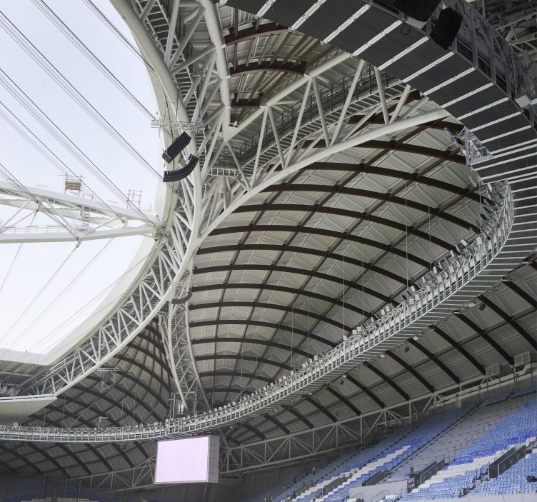 „Ten nejdůležitější stadion bych chtěl postavit doma,“ říká architekt Jan Klaška, jenž se z Česka dostal až ke světovým projektům v Americe. V otevřeném rozhovoru popisuje zákulisí globální architektury, roli investorů i svůj sen spojený se Spartou.