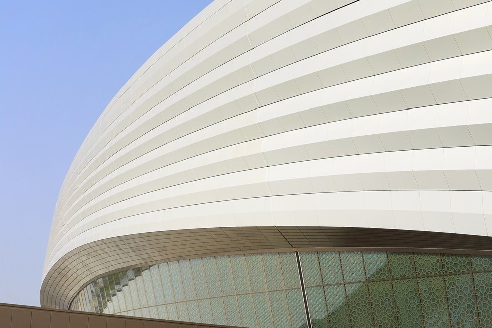 „Ten nejdůležitější stadion bych chtěl postavit doma,“ říká architekt Jan Klaška, jenž se z Česka dostal až ke světovým projektům v Americe. V otevřeném rozhovoru popisuje zákulisí globální architektury, roli investorů i svůj sen spojený se Spartou.