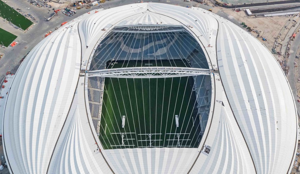 „Ten nejdůležitější stadion bych chtěl postavit doma,“ říká architekt Jan Klaška, jenž se z Česka dostal až ke světovým projektům v Americe. V otevřeném rozhovoru popisuje zákulisí globální architektury, roli investorů i svůj sen spojený se Spartou.