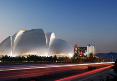 Slavný Las Vegas Strip by se měl stát domovem nového baseballového stadionu pro Oakland A's od architektonických firem Bjarke Ingels Group (BIG) a HNTB. 