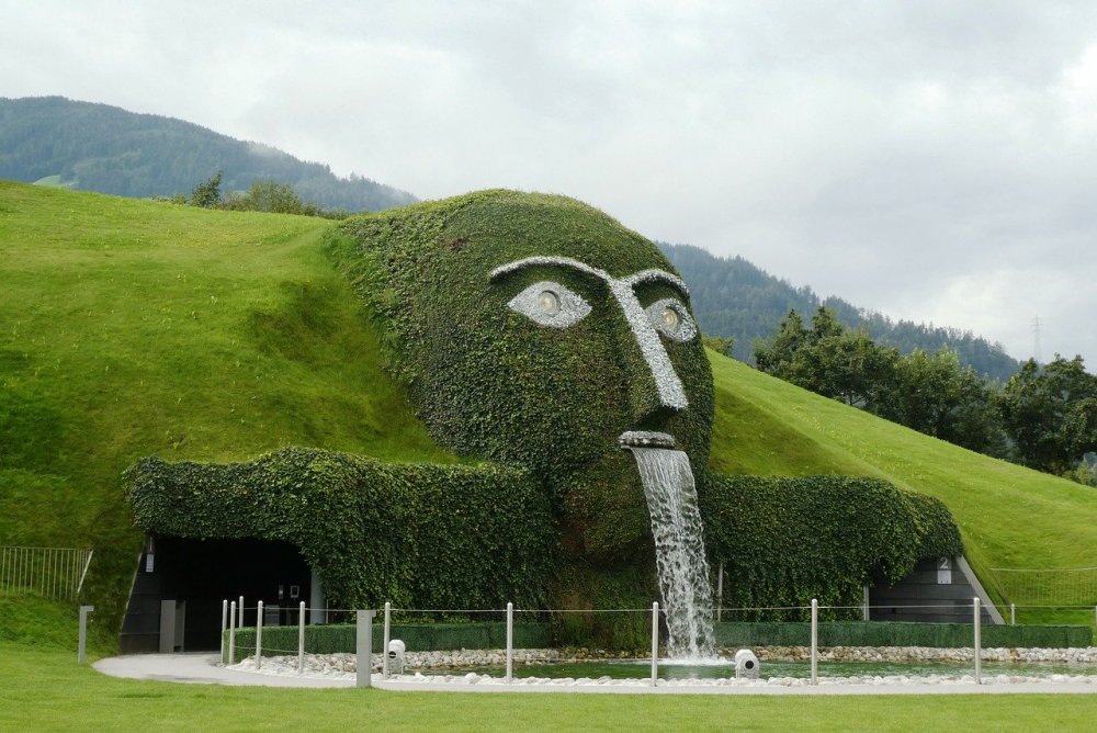 Muzeum šperkařského gigantu Swarovski v alpském Wattens a jeho proslavená fontána.