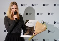 Za bronzovou Mluvčí Soukromého sektoru Barboru Dlabačkovou z TV Nova přebírala cenu kolegyně Anna Ševerová