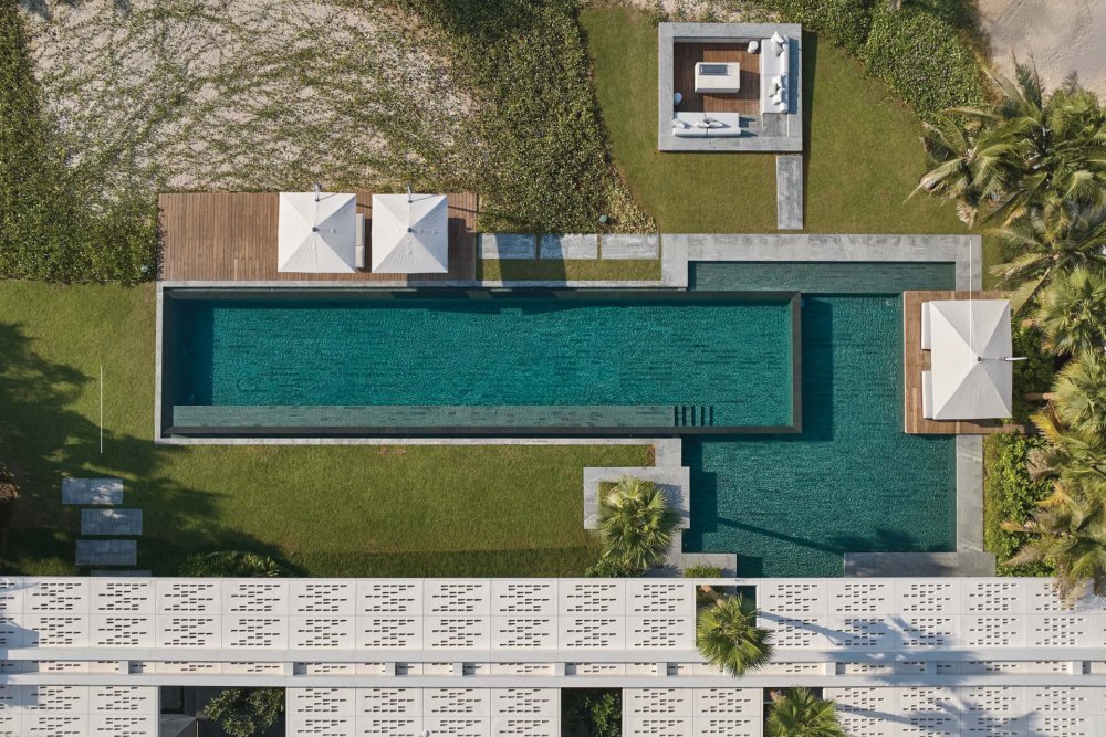Šestipokojovou vilu na ostrově Jumeirah Bay, který patří mezi nejexkluzivnější rezidenční lokality ve Spojených arabských emirátech, se podařilo prodat české makléřce Janě Zapletalové z dubajské realitní kanceláře haus & haus. V závěru ledna zprostředkovala prodej vily v hodnotě 340 milionů dirhamů, v přepočtu 1,9 miliardy korun.