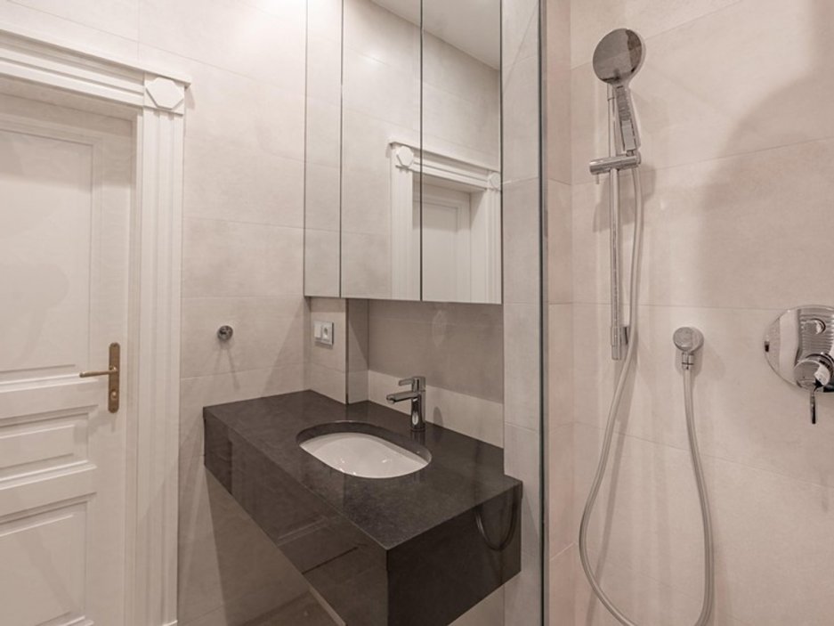 Nové povrchy a vybavení podtrhují současný standard luxusního městského bydlení.