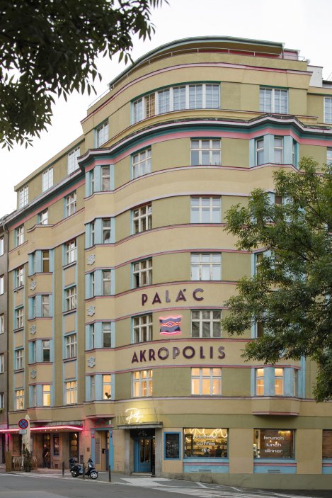 Palác Akropolis byl vždy místem setkávání. K umělcům a hudebníkům se nyní přidávají investoři a strategické týmy v nových kancelářských prostorech.