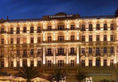 Ikona Karlových Varů a tamního filmového festivalu Grandhotel Pupp cílí na náročnější klientelu. Pod rukama nového vedení se začíná i postupně měnit.