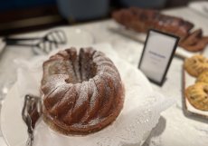 Na snídani nechybí tradiční bábovka (Gugelhupf)