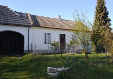 Takto vypadala chalupa před rekonstrukcí.