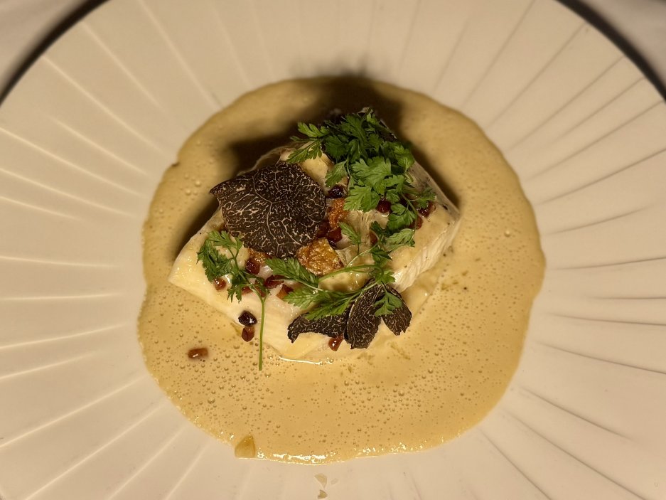 Halibut jako signature pokrm s lanýžem a sametovou omáčkou.