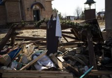 Zničený pravoslavný kostel v ukrajinském Jasnogorodku po ruském útoku, 25.3.2022