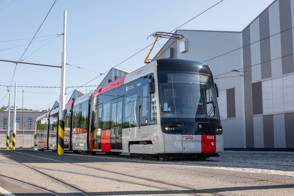 Tramvaj Škoda ForCity Plus 52T