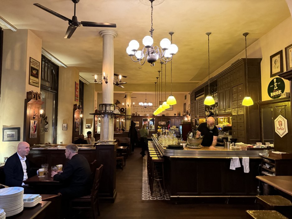 Les Moules si zachovává atmosféru klasické evropské restaurace bez ohledu na aktuální trendy