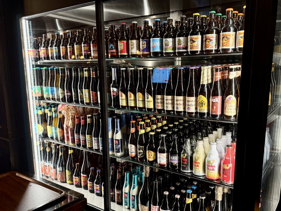 Nabídka belgických piv patří dlouhodobě k nejširším v Praze a tvoří druhý pilíř konceptu restaurace