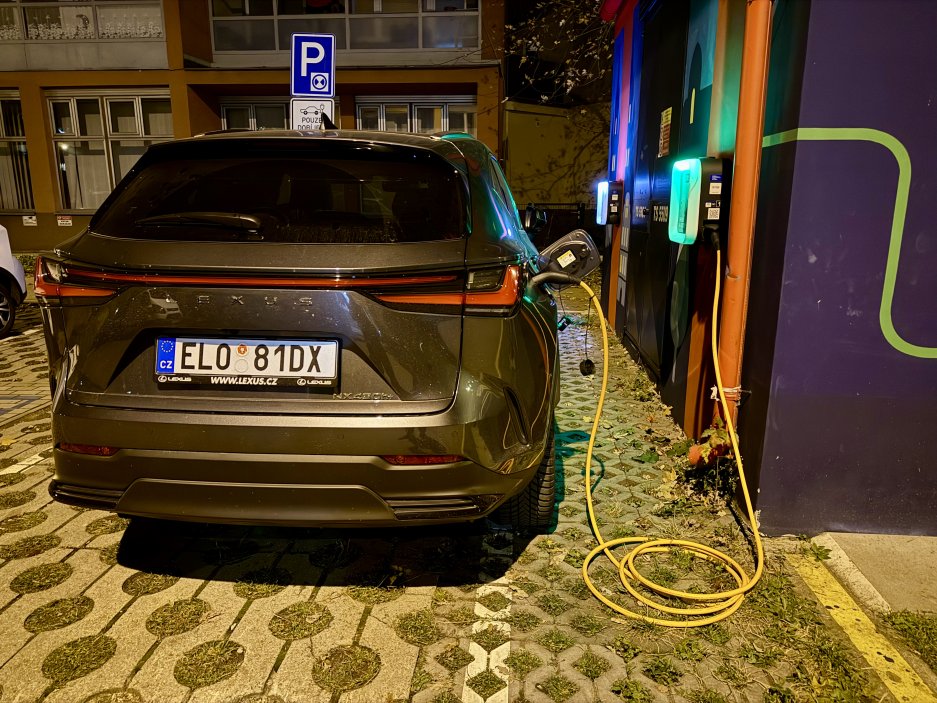 Plug-in hybrid dává smysl hlavně při pravidelném nabíjení