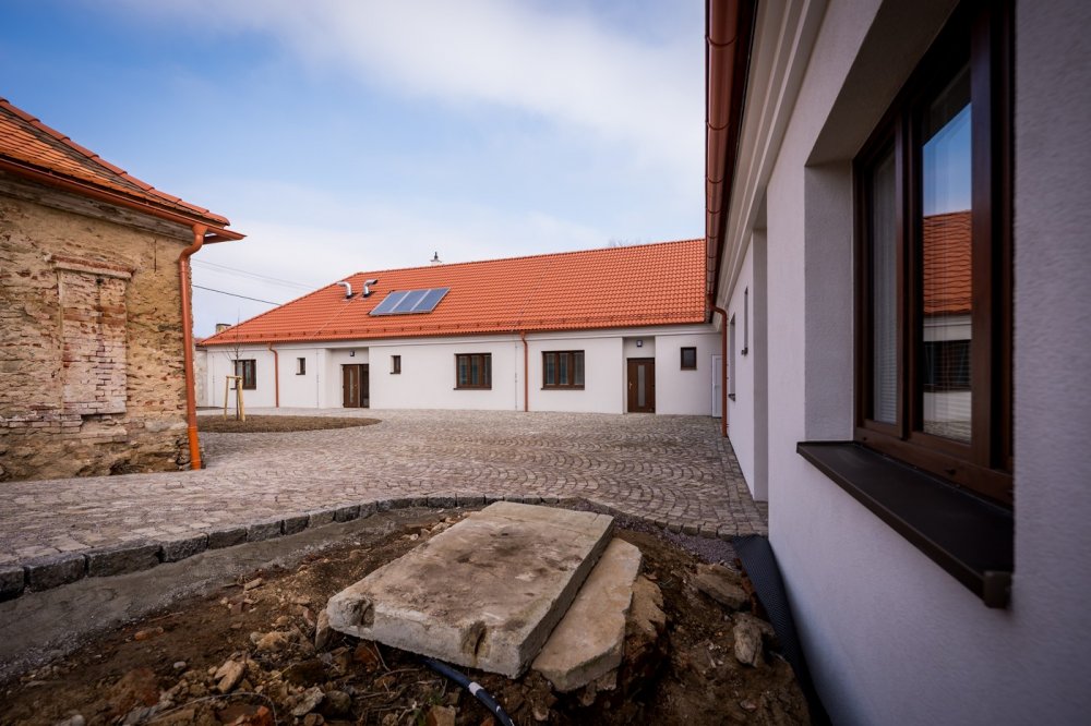 Římskokatolická farnost v Myslibořících na Třebíčsku dokončila sociální byty
