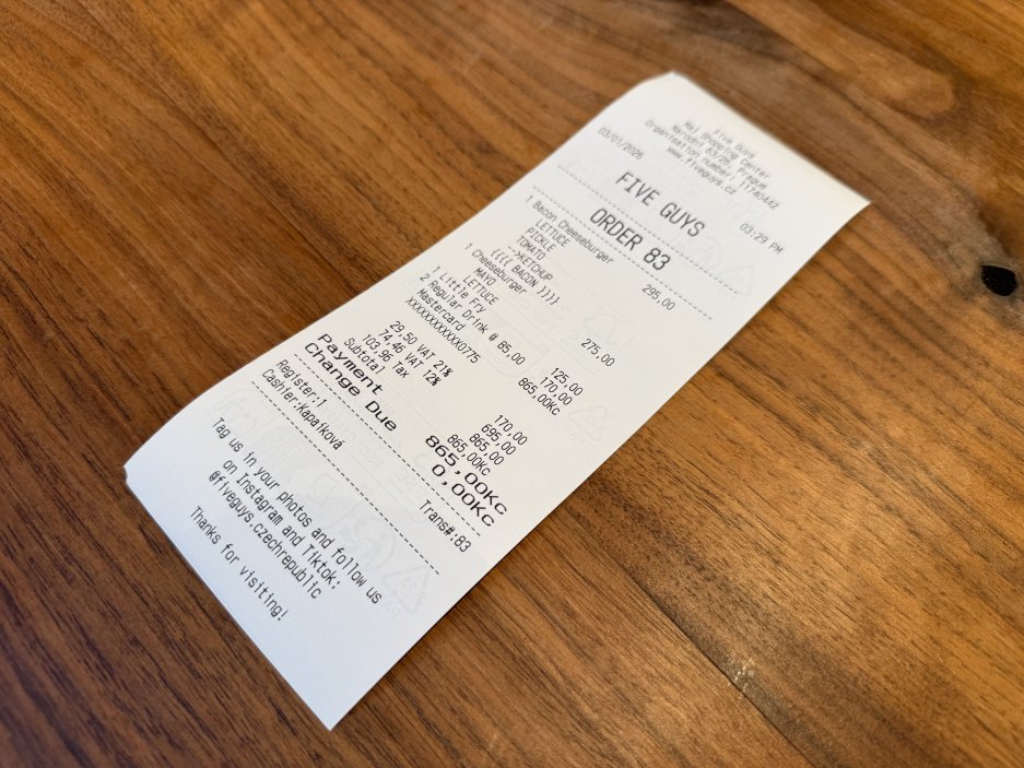 Účtenka z pražské návštěvy: burger, hranolky a nápoj vyjdou zhruba na pět set korun