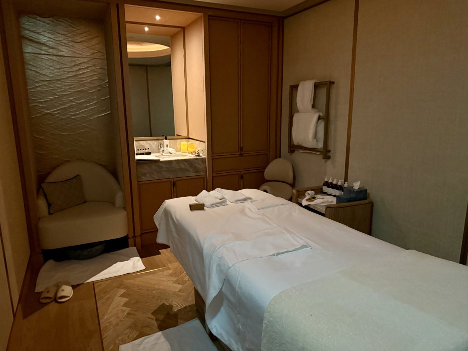 Jedna z místností hotelového spa určená pro masáže