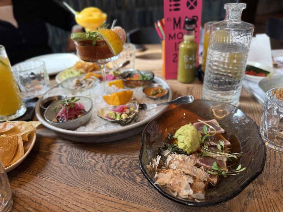 Ceviche Acapulco pro dva z tematického menu zaměřeného na mořské plody. 