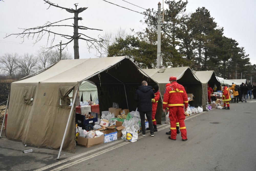 Vysoký komisař OSN pro uprchlíky Filippo Grandi sdělil, že za první necelé dva dny bojů uprchlo z Ukrajiny přes 50 tisíc idí. 