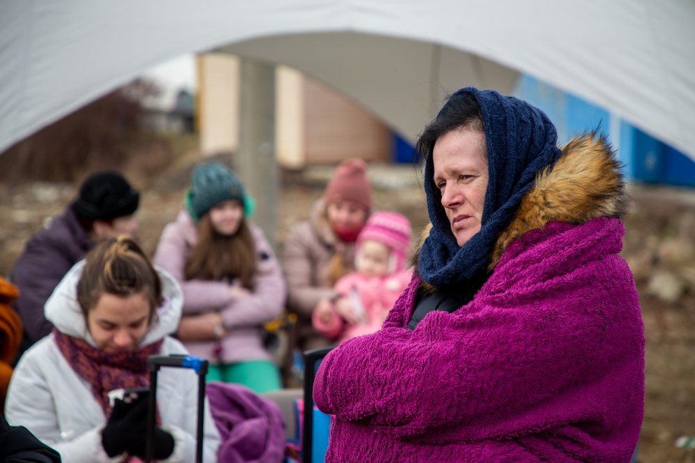 Čtyři desítky žen a dětí, kteří jsou na útěku před válkou na Ukrajině, najde útočiště v Krnově na Bruntálsku. Ubytování a další nutnou pomoc jim poskytne tamní charita. Uprchlíci míří do Krnova z města Nadvirna v Ivano-Frankivské oblasti, což je partnerské město Krnova.