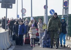 Zástupkyně vysokého komisaře OSN pro uprchlíky (UNHCR) Kelly Clementsová v rozhovoru se CNN uvedla, že válka z Ukrajiny vyhnala tento týden do okolních zemí už přes 120 tisíc, nejvíce právě do Polska.