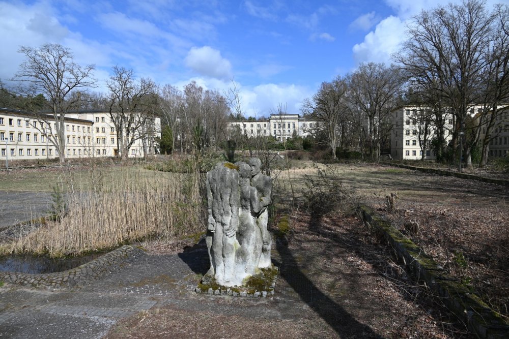 S areálem kolem Goebbelsovy vily si úřady nevědí rady, mohl by posloužit armádě