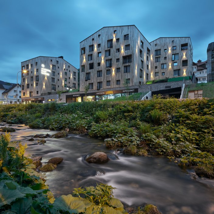 Desítku uzavírá Aparthotel Svatý Vavřinec v Krkonoších s inteligentním řízením spotřeby energií a důrazem na lokální dodavatele.