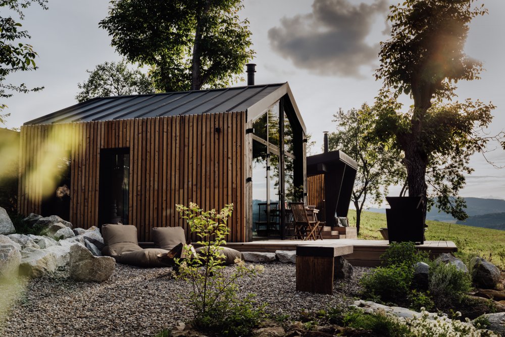 Rozlehlý areál slouží jako pastevní plocha pro ovce, které přirozeně udržují luční ekosystém.