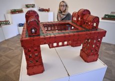 Zámek v Holešově na Kroměřížsku vystaví od pátku 3. dubna stovky modelů ze stavebnice Merkur, která je na trhu více než 100 let. 