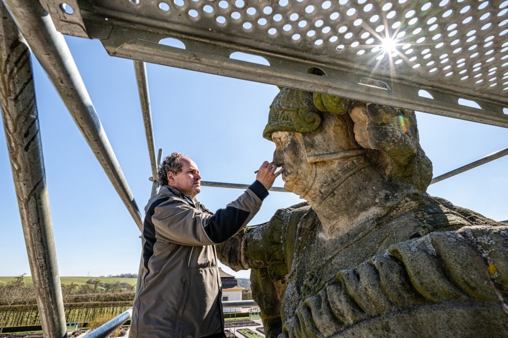 Na Kuksu začalo restaurování barokní sochy Velkého křesťanského bojovníka