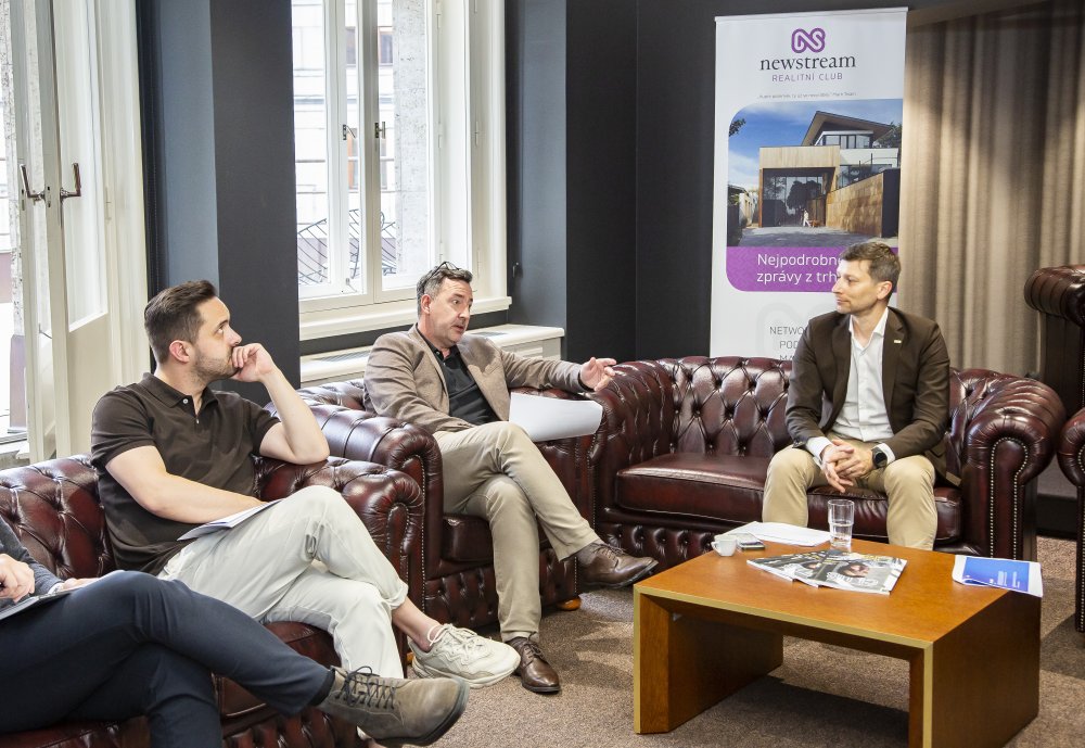 Zleva Jozef Hruban (Corwin), Michal Šiller (Neocity Group) a David Bureš (FLET)
