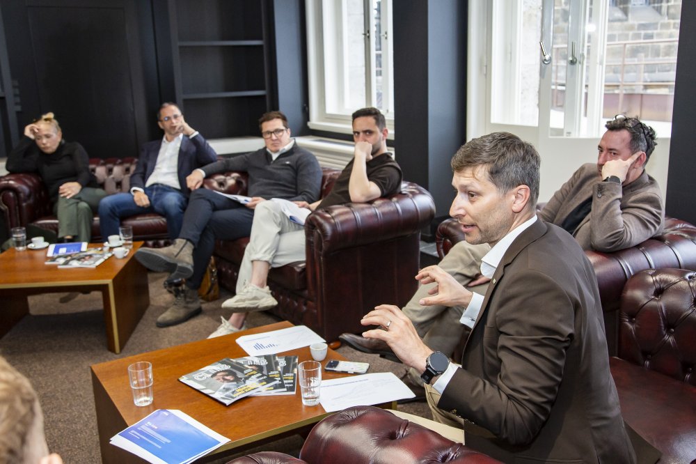 David Bureš ze společnosti FLET (vpředu)