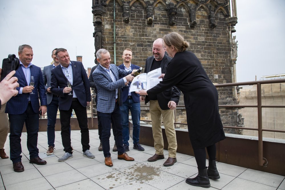 Jan Sadil z JRD křtí nové vydání časopisu Realitní Club