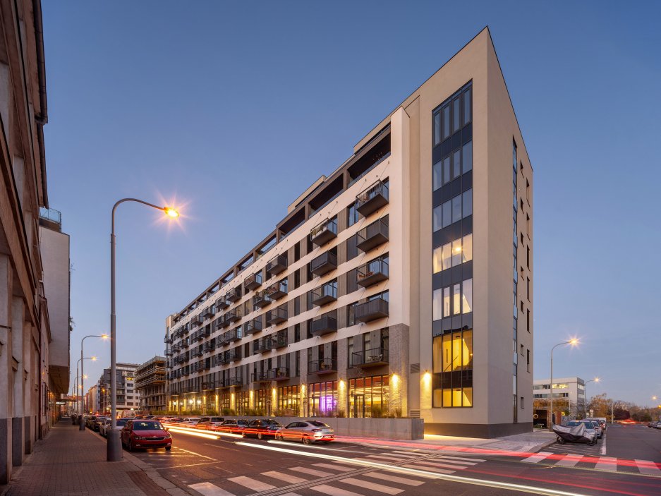 Vzdušný loft v bývalé továrně na žárovky ukazuje, jak může vypadat bydlení na 42 m²