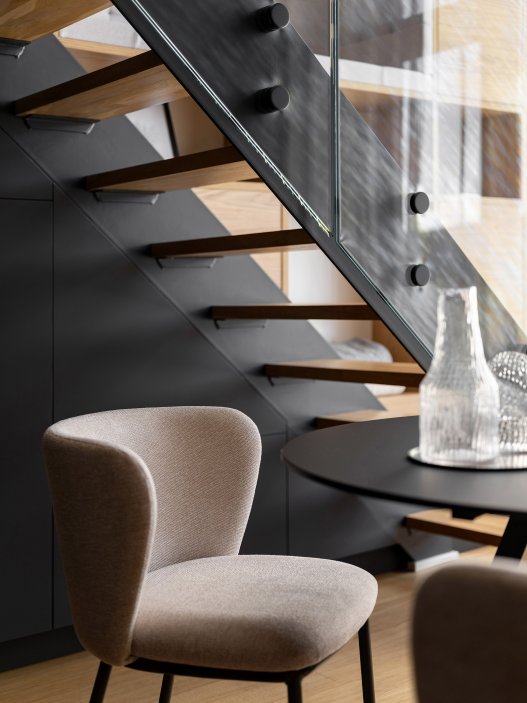 Vzdušný loft v bývalé továrně na žárovky ukazuje, jak může vypadat bydlení na 42 m²