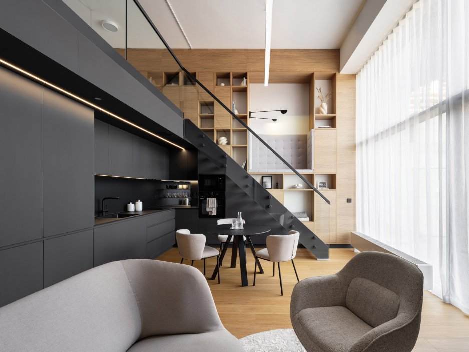 Vzdušný loft v bývalé továrně na žárovky ukazuje, jak může vypadat bydlení na 42 m²