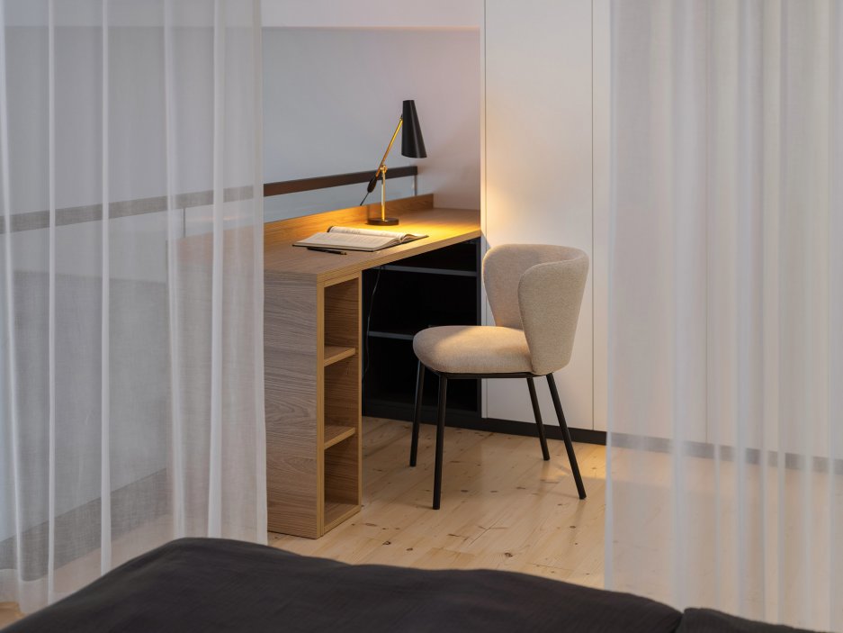 Vzdušný loft v bývalé továrně na žárovky ukazuje, jak může vypadat bydlení na 42 m²