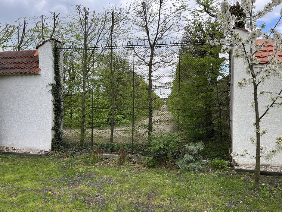 Samostatně stojící vila na pozemku o rozloze 1 287 metrů čtverečních spojuje prvky secese a rané moderny a nese rukopis autora, který patří k výrazným osobnostem moravské architektury první poloviny 20. století. Kovářova tvorba byla ovlivněna nejen vídeňskou školou, ale i americkou architekturou, s níž se seznámil během pobytu v New Yorku a Chicagu.
