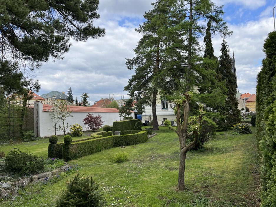Samostatně stojící vila na pozemku o rozloze 1 287 metrů čtverečních spojuje prvky secese a rané moderny a nese rukopis autora, který patří k výrazným osobnostem moravské architektury první poloviny 20. století. Kovářova tvorba byla ovlivněna nejen vídeňskou školou, ale i americkou architekturou, s níž se seznámil během pobytu v New Yorku a Chicagu.