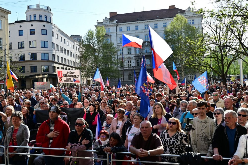 V Brně na akci SPD asi 500 lidí protestuje proti konání sjezdu sudetských Němců