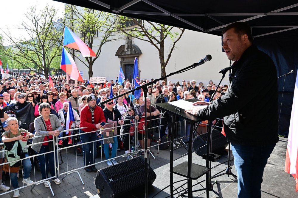 V Brně na akci SPD asi 500 lidí protestuje proti konání sjezdu sudetských Němců