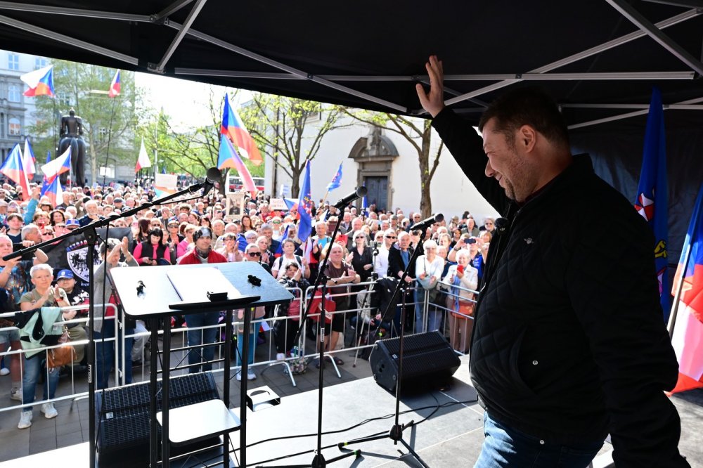 V Brně na akci SPD asi 500 lidí protestuje proti konání sjezdu sudetských Němců