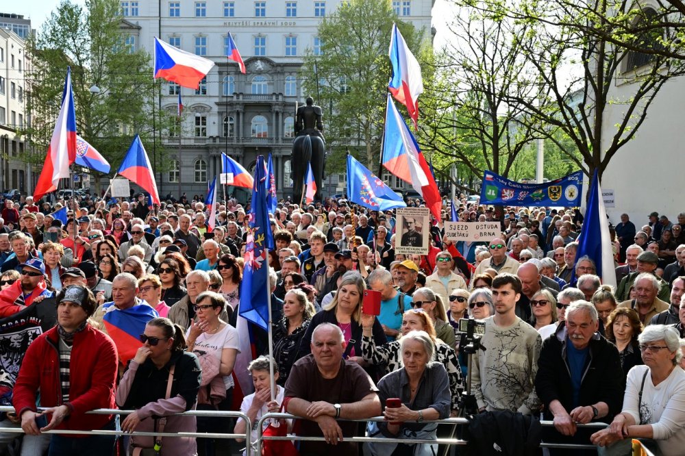 V Brně na akci SPD asi 500 lidí protestuje proti konání sjezdu sudetských Němců