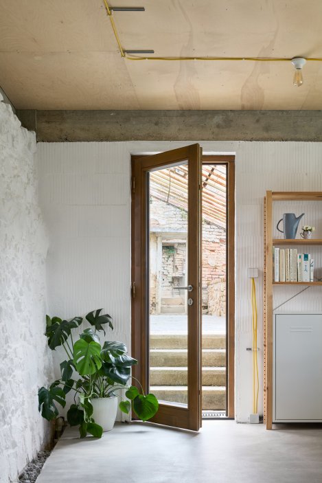 Zpustlá barokní zahrada se proměnila v jeden z nejzajímavějších projektů obnovy veřejného prostoru v Česku. Krafferova zahrada spojuje současnou architekturu, krajinářský design i komunitní život v centru Jindřichova Hradce. Proměna za 15 milionů korun ukazuje nový model práce s historickými brownfieldy.