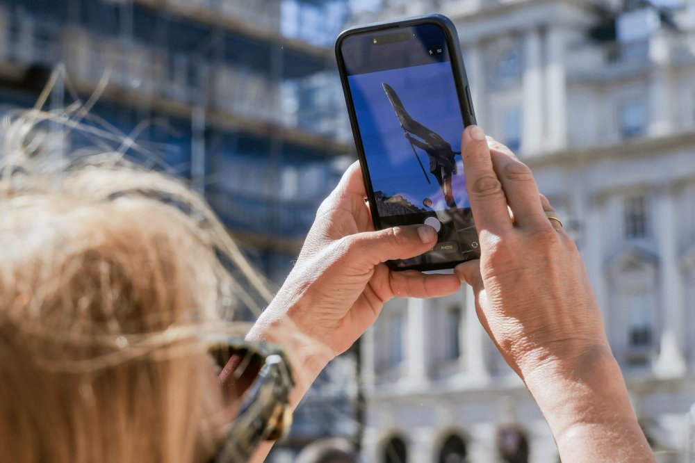 V centru Londýna byla vztyčena socha, k níž se přihlásil Banksy
