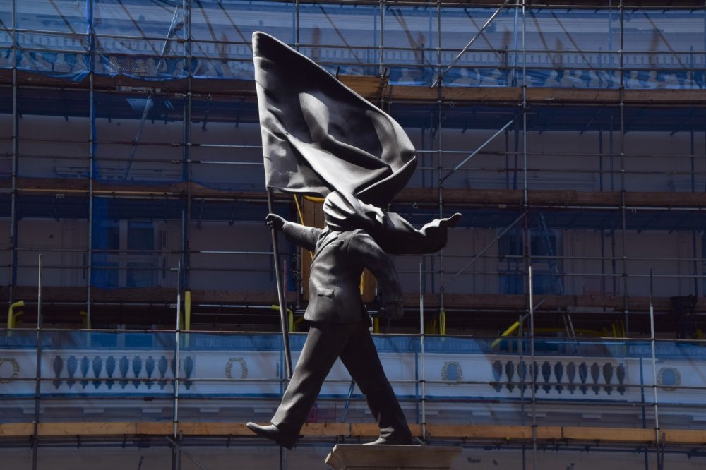 V centru Londýna byla vztyčena socha, k níž se přihlásil Banksy