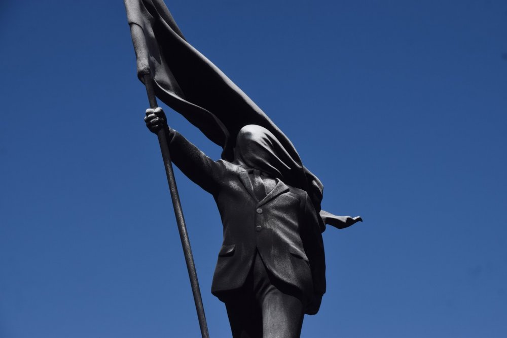 V centru Londýna byla vztyčena socha, k níž se přihlásil Banksy